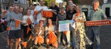 Kerkstraat fleurig versierd tijdens Oranje Najaarsfeesten