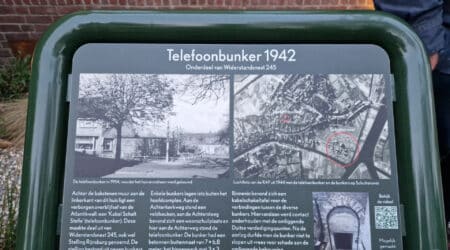 Bord bij de telefoonbunker
